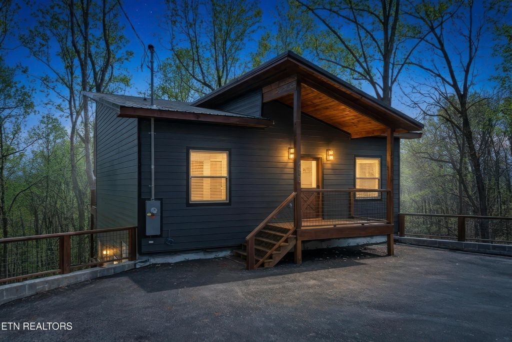 Photo of 640 Carter Plaza, Gatlinburg, TN 37738 (MLS # 1336248)