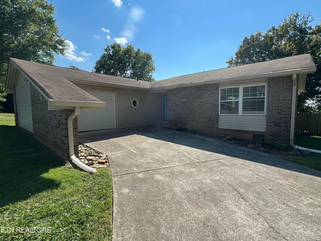Photo of 2805 Big Bend Drive, Maryville, TN 37803 (MLS # 1321708)