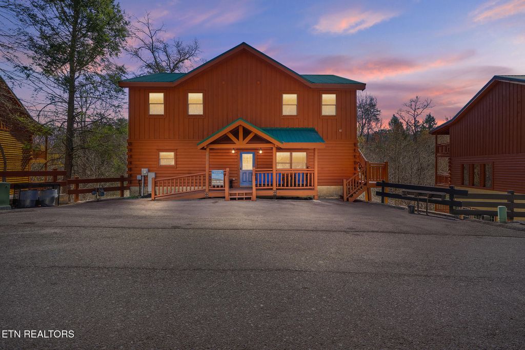 Photo of 4355 Forest Ridge Way, Pigeon Forge, TN 37863 (MLS # 1333680)