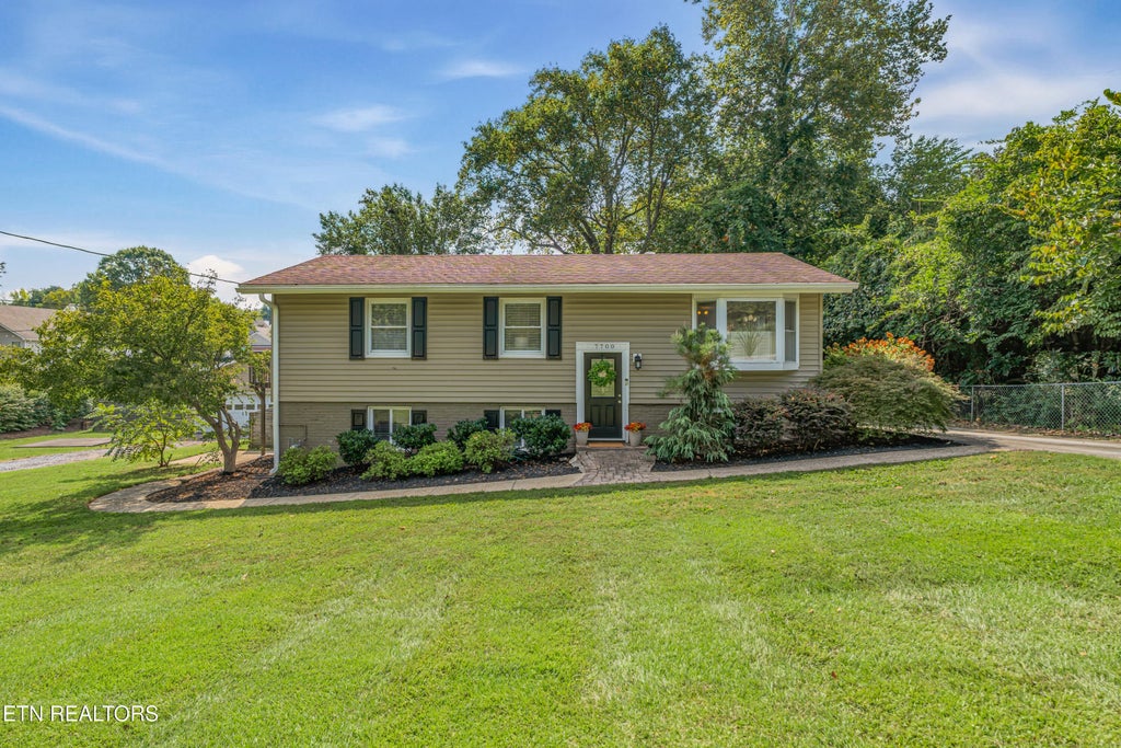 Photo of 7700 Nubbin Ridge Rd, Knoxville, TN 37919 (MLS # 1355943)