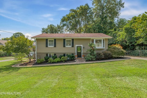 Photo of 7700 Nubbin Ridge Rd, Knoxville, TN 37919 (MLS # 1355943)