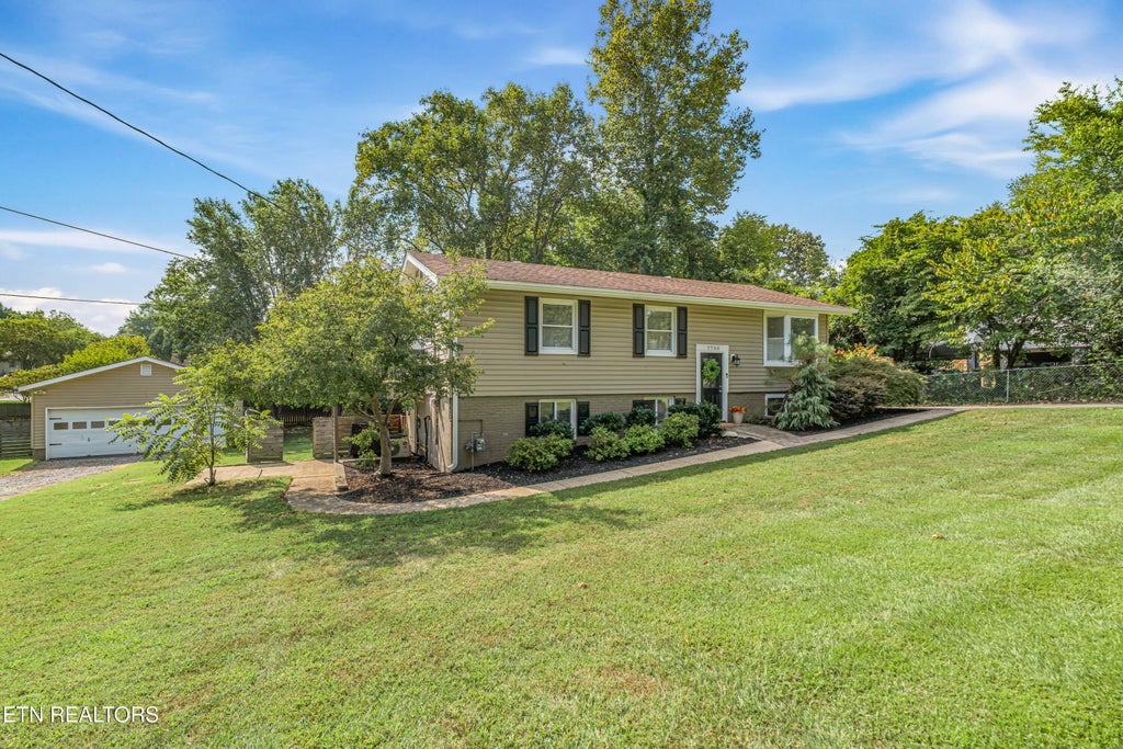 Photo of 7700 Nubbin Ridge Rd, Knoxville, TN 37919 (MLS # 1355943)