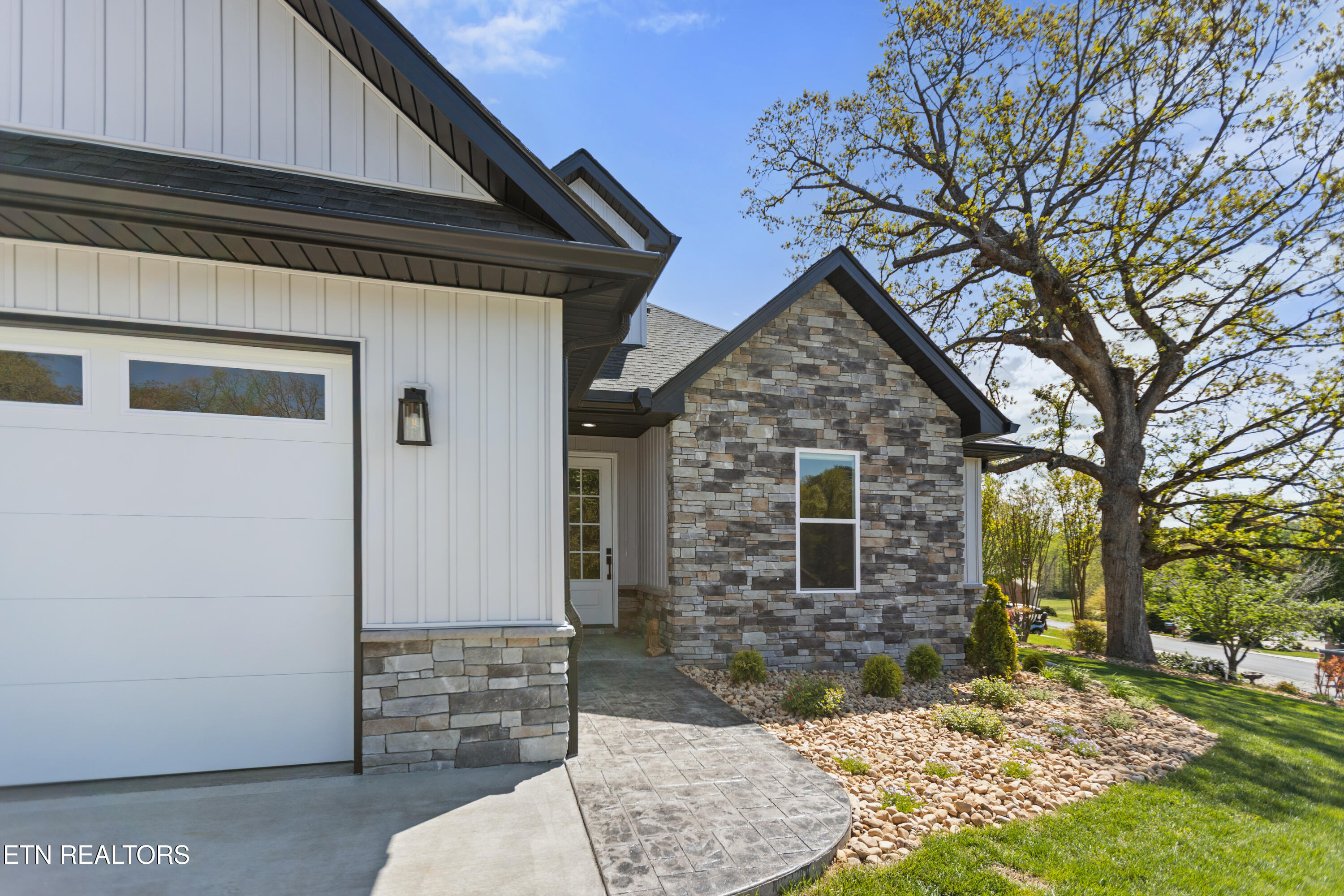 141 Daleyuhski Way