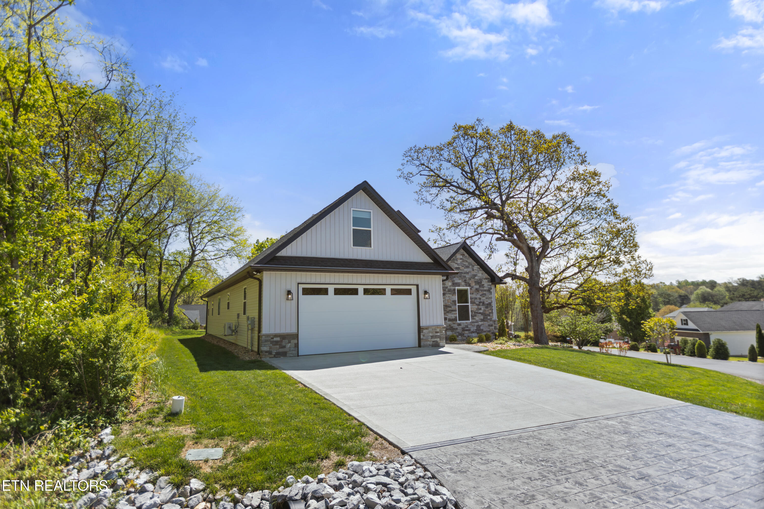 141 Daleyuhski Way