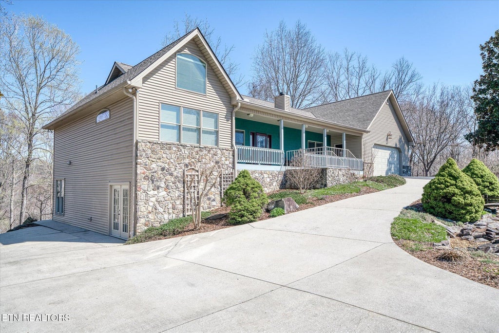 Photo of 566 Mallard Pointe Rd, Byrdstown, TN 38549 (MLS # 1344803)