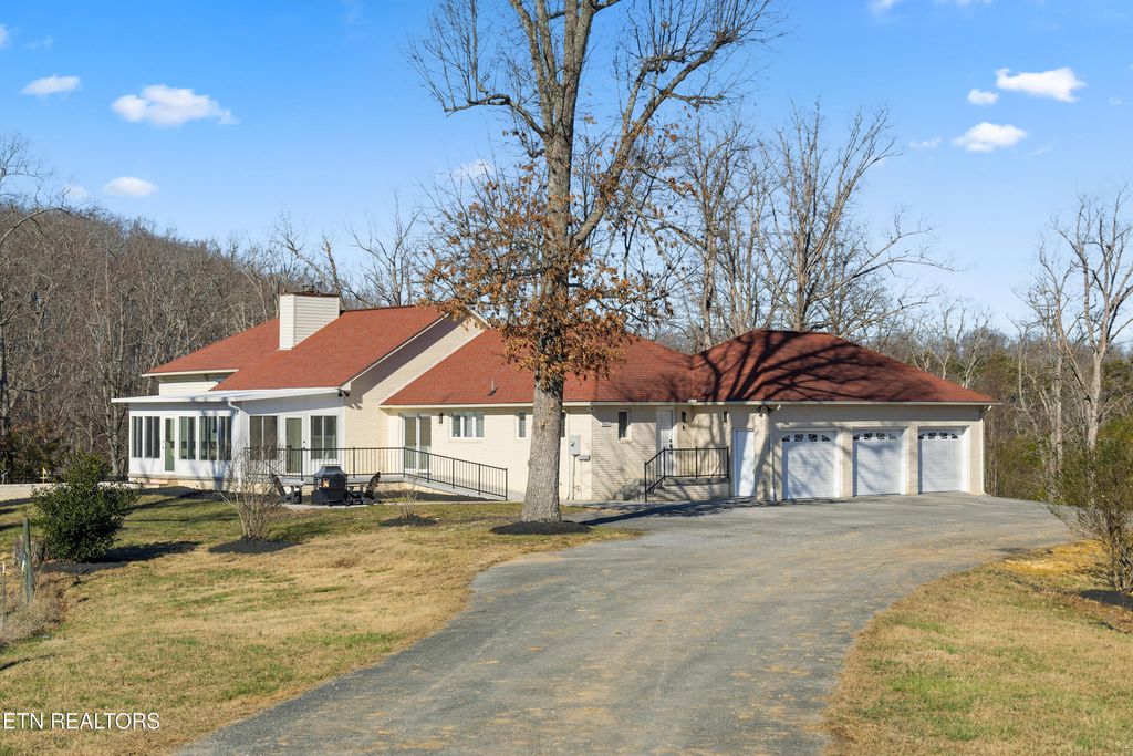 Photo of 8002 Jackson Bend Rd, Lenoir City, TN 37772 (MLS # 1324969)