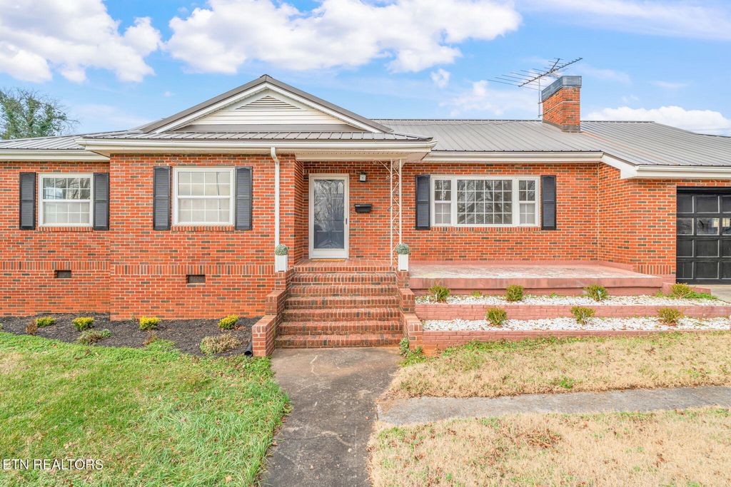 Photo of 1225 N Main St, Sweetwater, TN 37874 (MLS # 1326108)