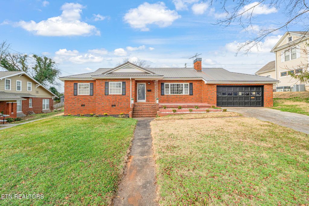 Photo of 1225 N Main St, Sweetwater, TN 37874 (MLS # 1326108)