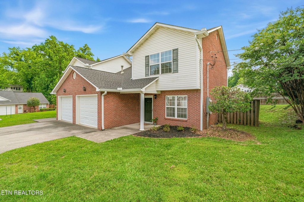 Photo of 6813 Spring Glen Way, Knoxville, TN 37919 (MLS # 1345943)