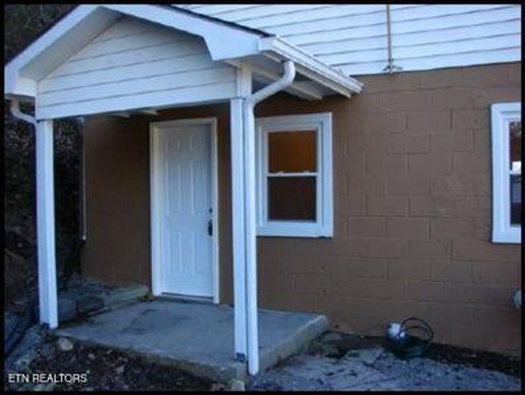 Photo of 517 Cherry St, LaFollette, TN 37766 (MLS # 1328988)