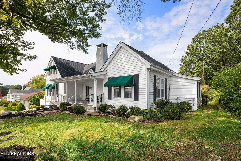Photo of 320 Maple Street St, Clinton, TN 37716 (MLS # 1316068)