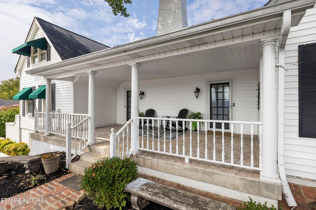 Photo of 320 Maple Street St, Clinton, TN 37716 (MLS # 1316068)