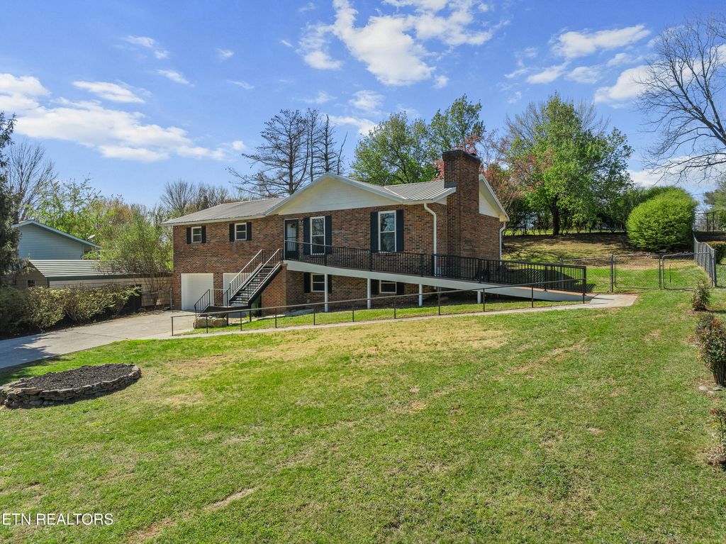 Photo of 921 Brown School Rd, Maryville, TN 37804 (MLS # 1334171)