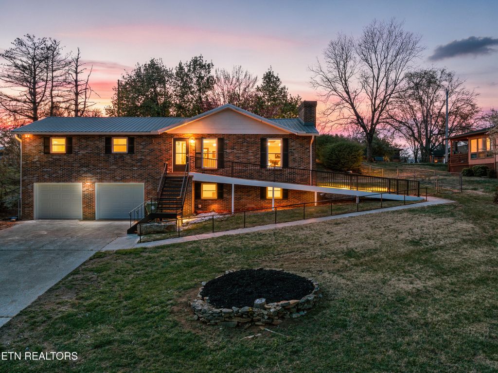 Photo of 921 Brown School Rd, Maryville, TN 37804 (MLS # 1334171)