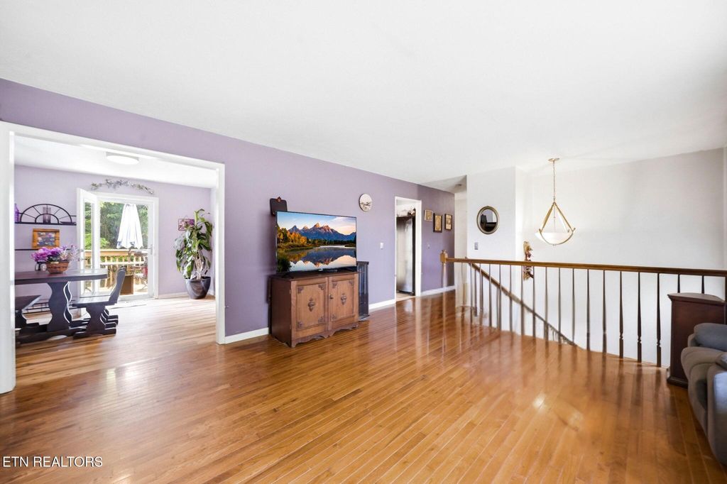 Photo of 236 Royal Drive, Kingsport, TN 37663 (MLS # 1344218)