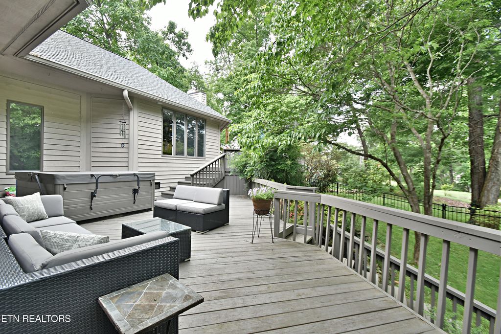 Photo of 12212 Oakmont Circle, Knoxville, TN 37934 (MLS # 1301251)