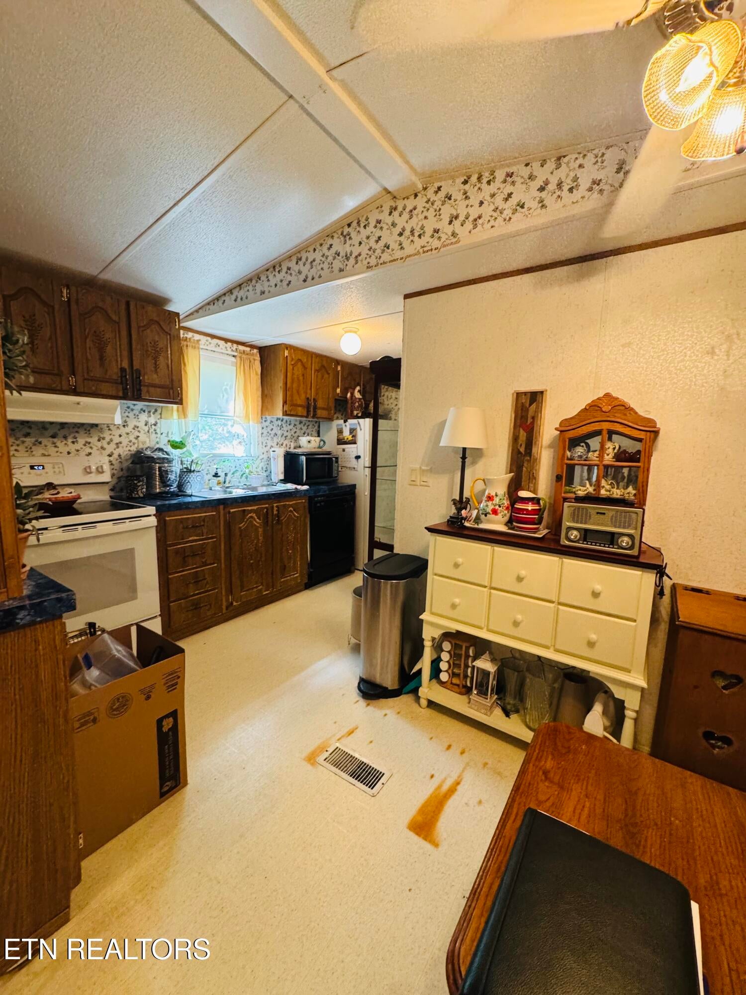 9923 Old Chestnut Ridge Rd