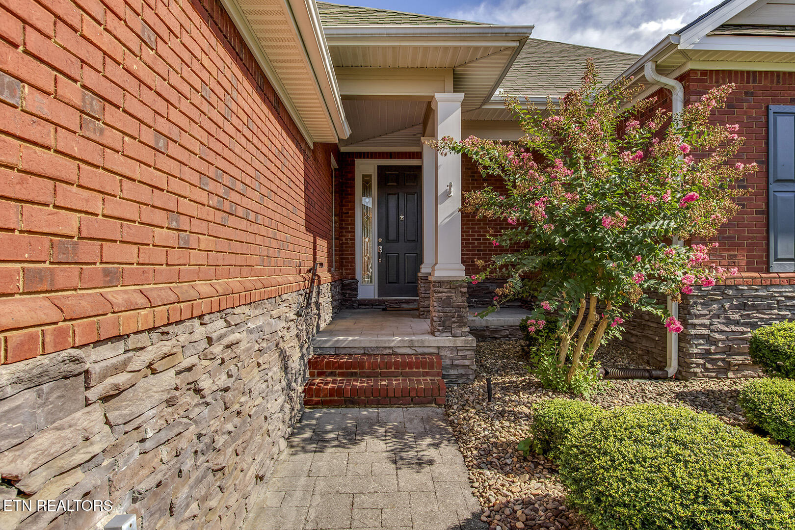 Loudon, Tennessee 37774, United States, 3 Bedrooms Bedrooms, ,2 BathroomsBathrooms,Residential,Coming Soon,196116