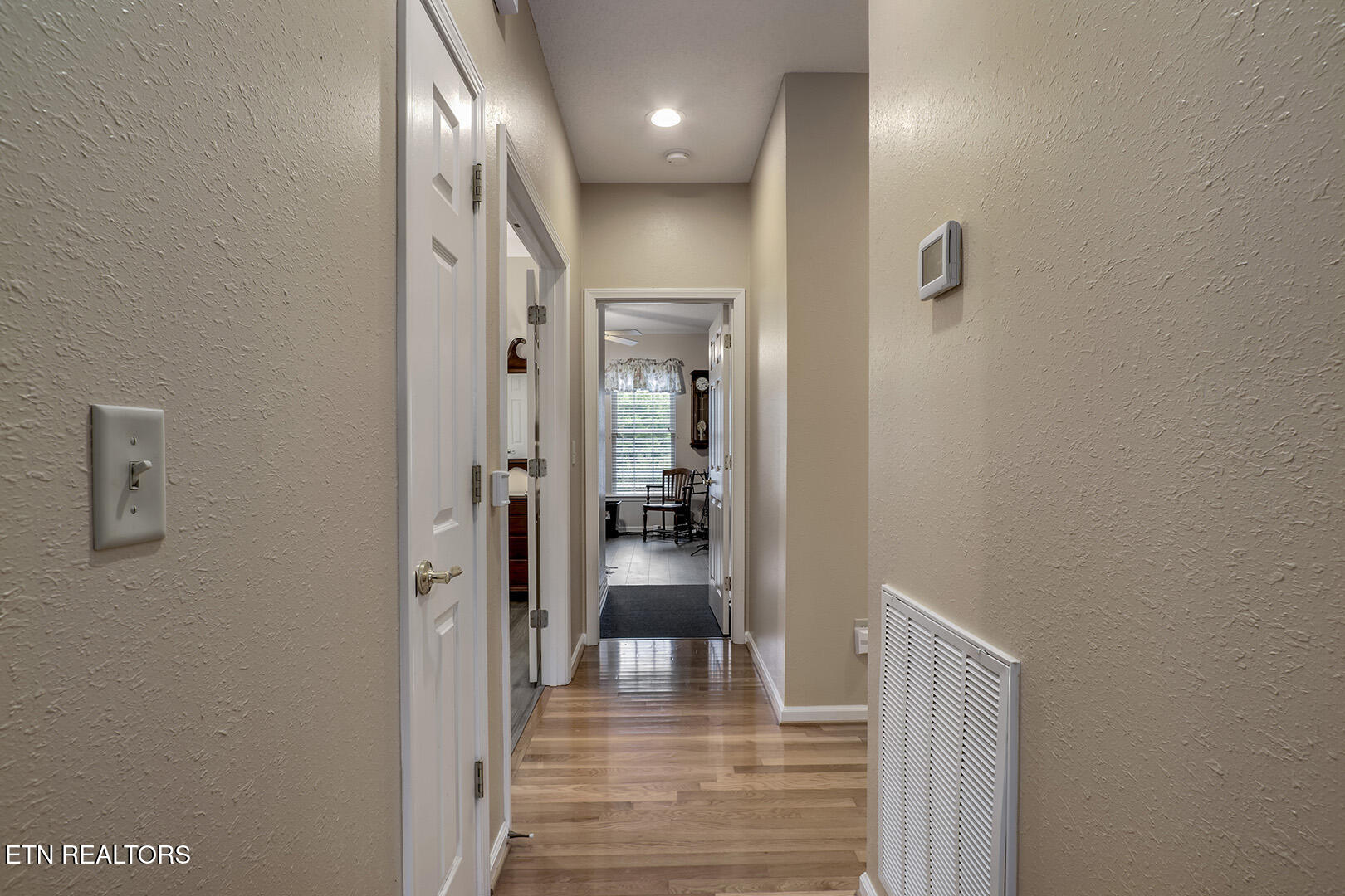 Loudon, Tennessee 37774, United States, 3 Bedrooms Bedrooms, ,2 BathroomsBathrooms,Residential,Coming Soon,196116