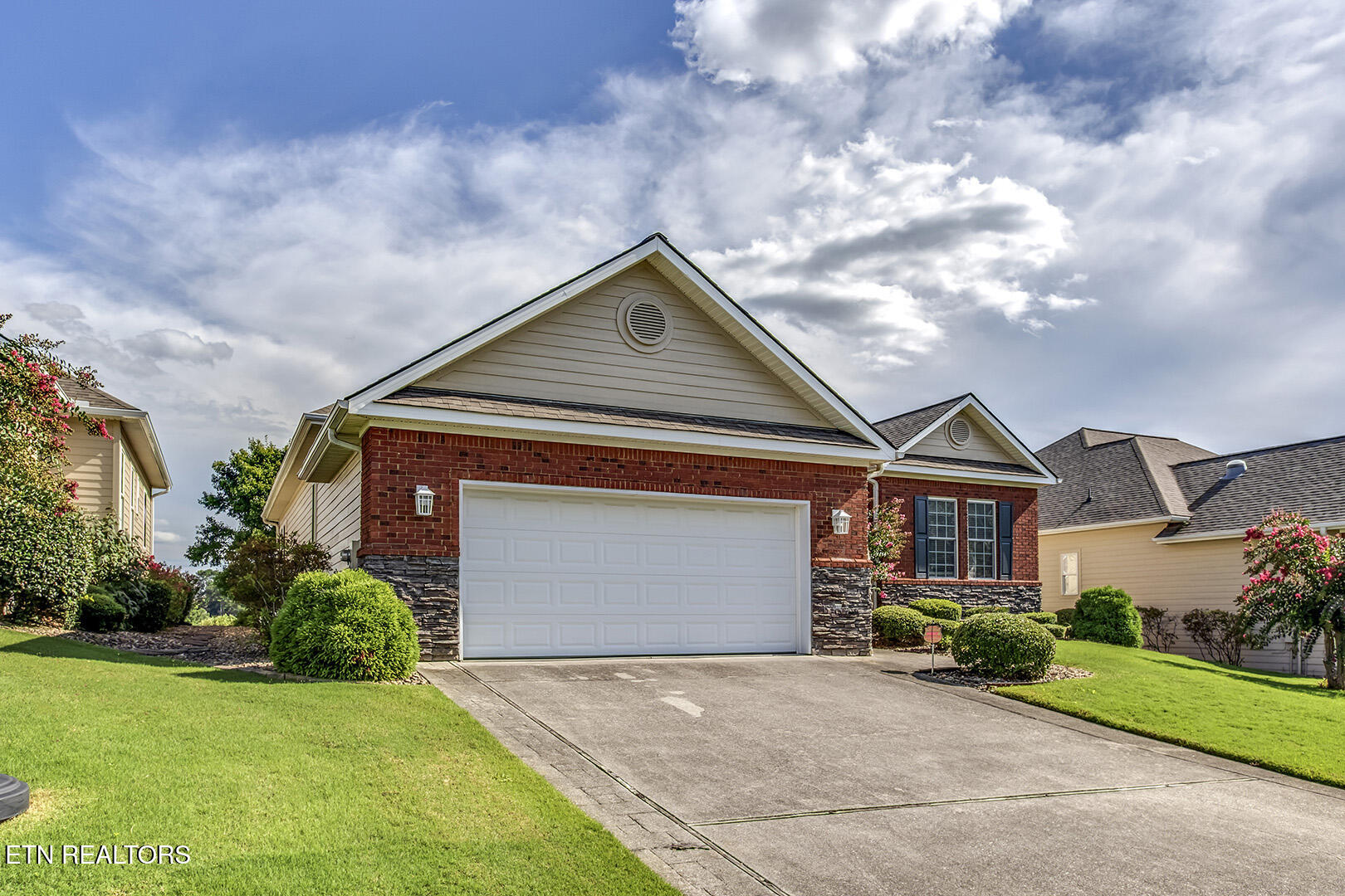 Loudon, Tennessee 37774, United States, 3 Bedrooms Bedrooms, ,2 BathroomsBathrooms,Residential,Coming Soon,196116