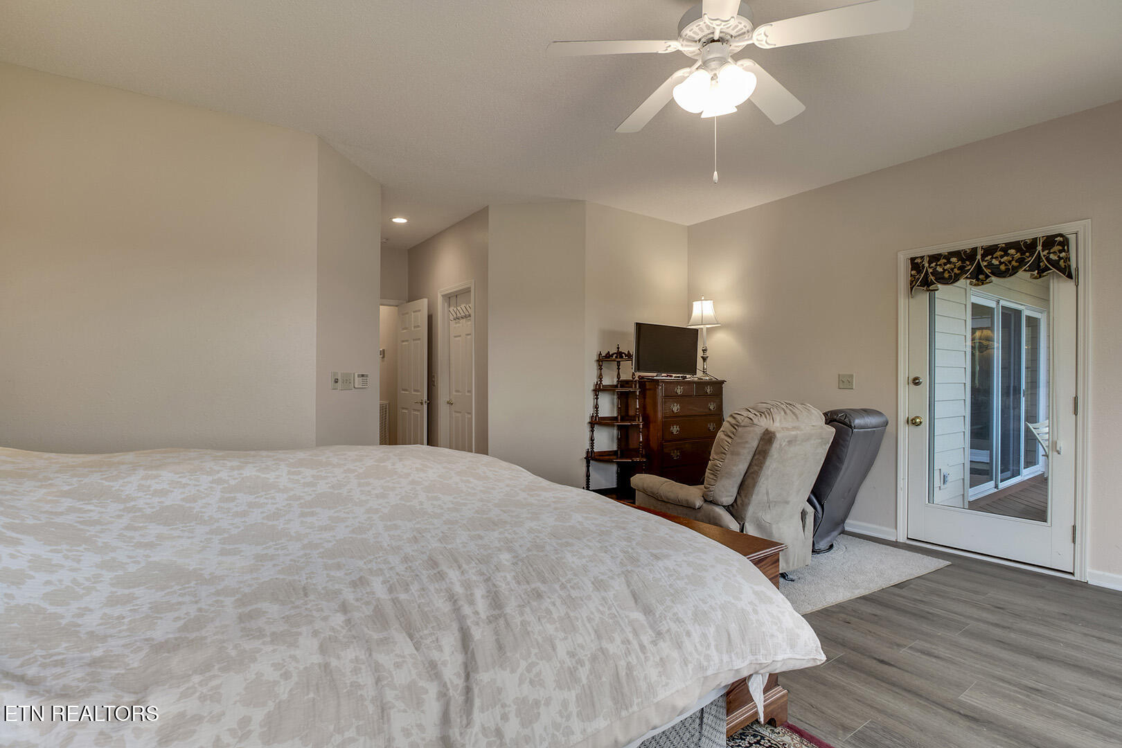 Loudon, Tennessee 37774, United States, 3 Bedrooms Bedrooms, ,2 BathroomsBathrooms,Residential,Coming Soon,196116