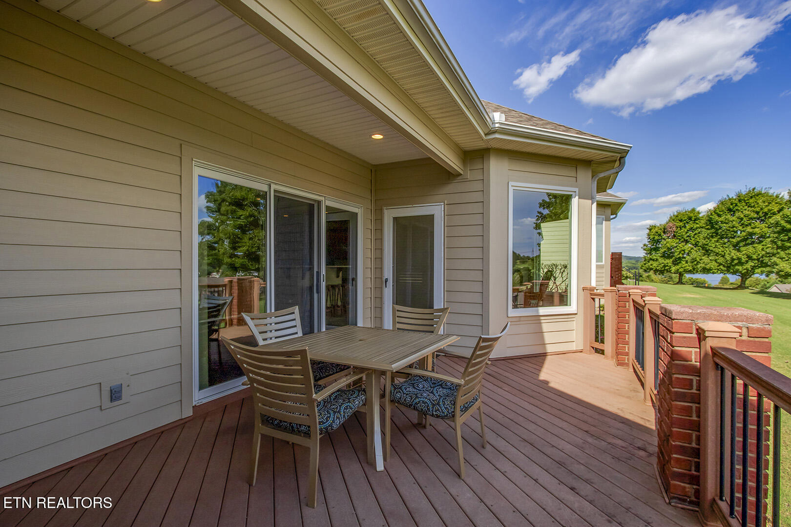 Loudon, Tennessee 37774, United States, 3 Bedrooms Bedrooms, ,2 BathroomsBathrooms,Residential,Coming Soon,196116