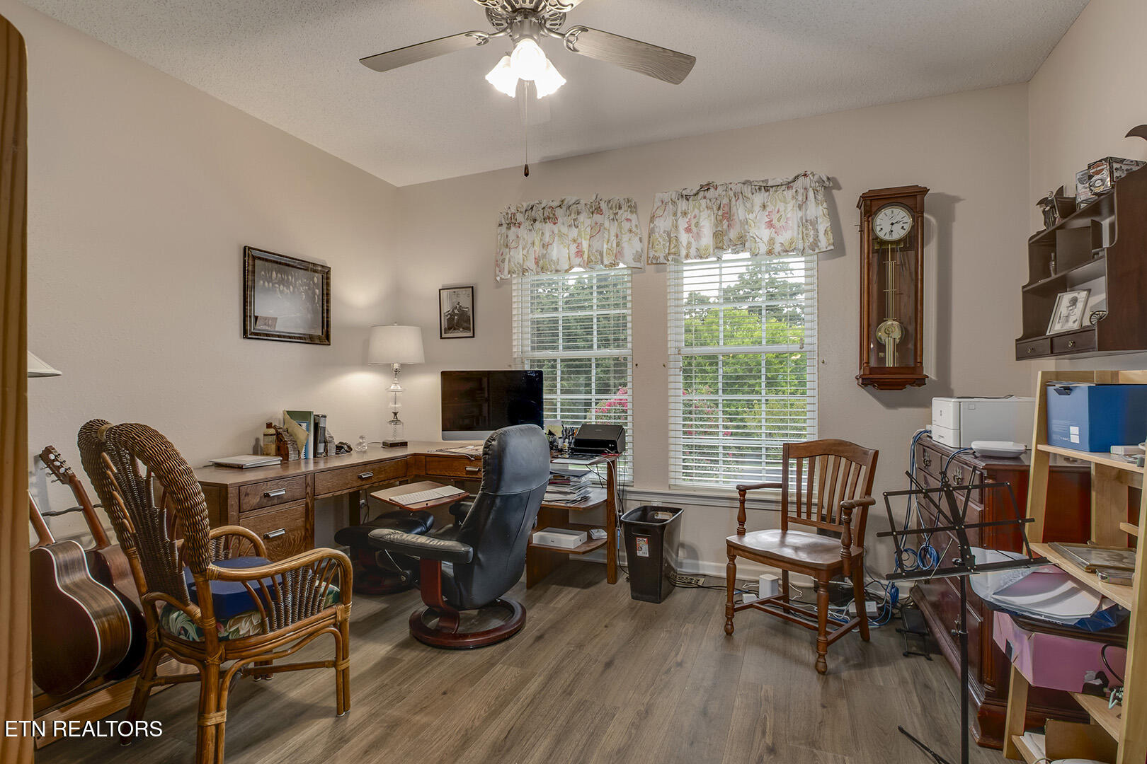 Loudon, Tennessee 37774, United States, 3 Bedrooms Bedrooms, ,2 BathroomsBathrooms,Residential,Coming Soon,196116