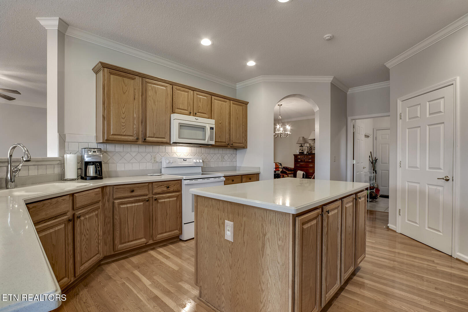 Loudon, Tennessee 37774, United States, 3 Bedrooms Bedrooms, ,2 BathroomsBathrooms,Residential,Coming Soon,196116