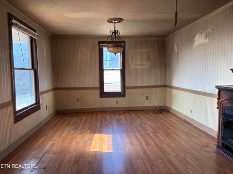 Tiny photo for 910 Georgia Ave, Etowah, TN 37331 (MLS # 1329786)