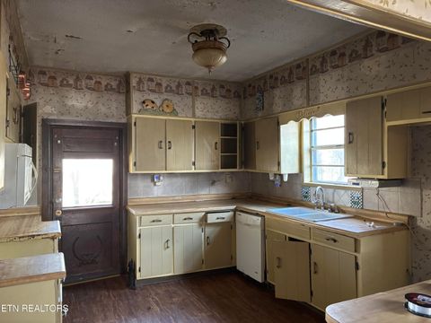 Tiny photo for 910 Georgia Ave, Etowah, TN 37331 (MLS # 1329786)