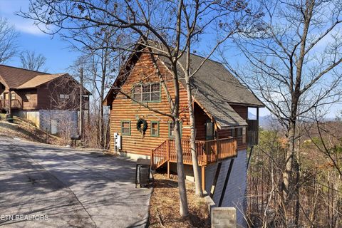Photo of 2856 Eagle Crest Way, Sevierville, TN 37876 (MLS # 1331293)