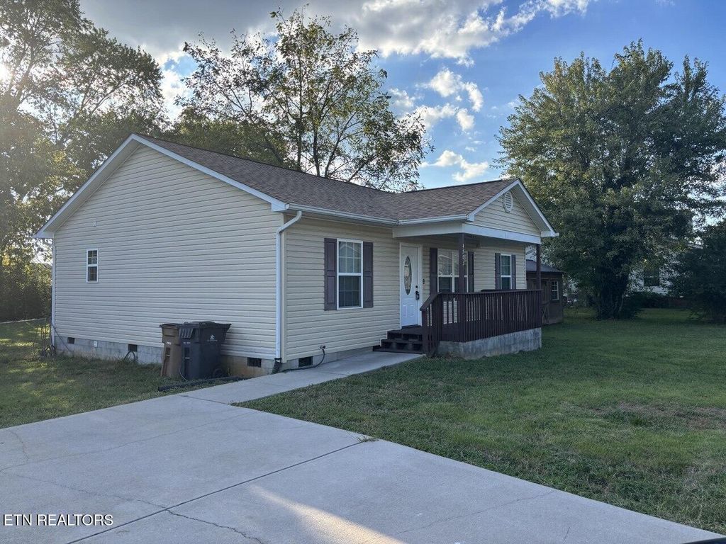 Photo of 4703 High School Rd, Knoxville, TN 37912 (MLS # 1317995)