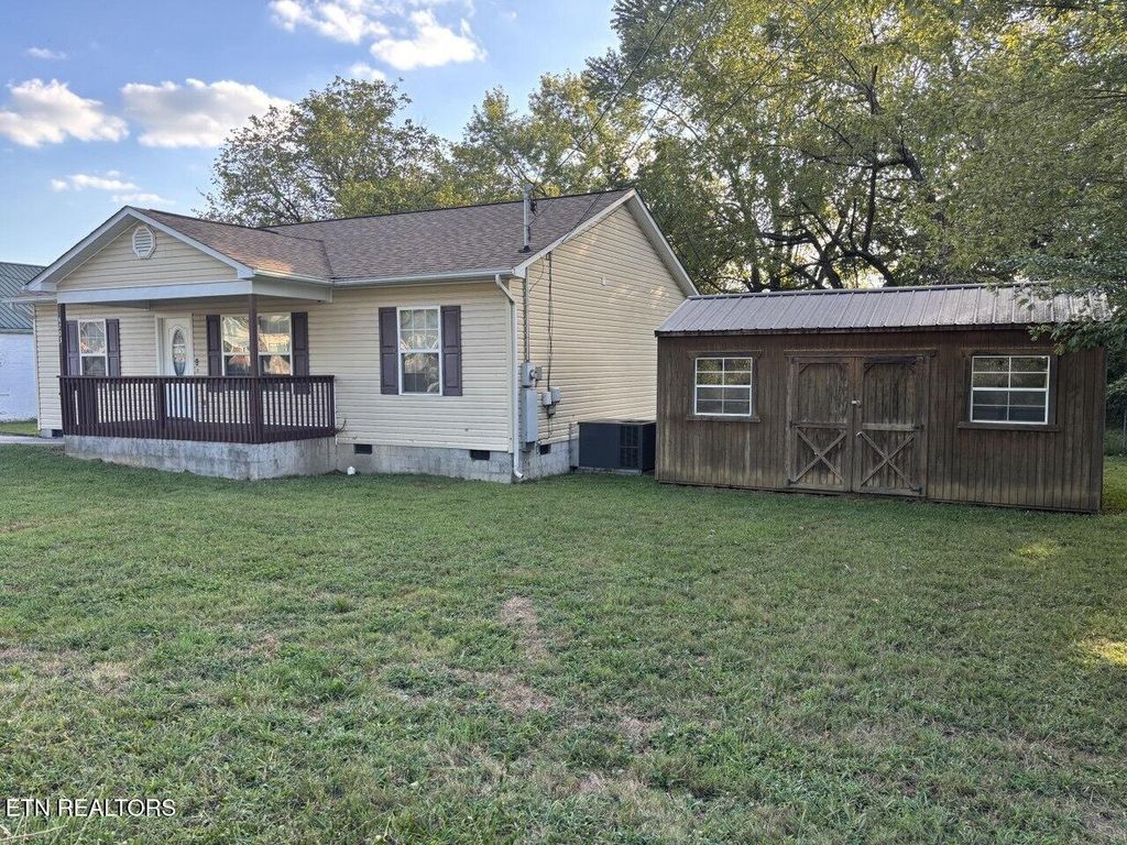 Photo of 4703 High School Rd, Knoxville, TN 37912 (MLS # 1317995)