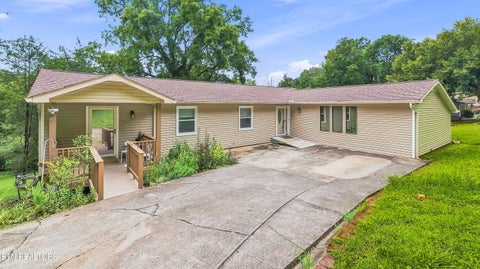 Photo of 105 Trenton Drive, Oak Ridge, TN 37830 (MLS # 1352621)