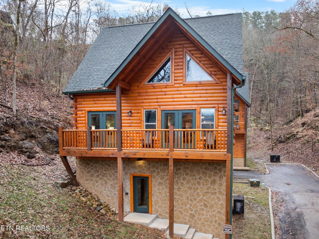 Photo of 2119 Valley Creek Way, Pigeon Forge, TN 37862 (MLS # 1324202)