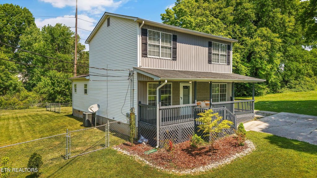 Photo of 2403 Maple Drive, Knoxville, TN 37918 (MLS # 1338527)