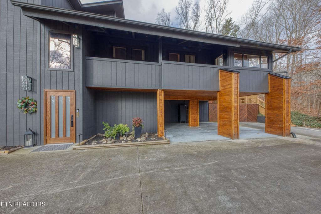 Photo of 333 Enchanted Forest Lane, Sevierville, TN 37876 (MLS # 1322964)