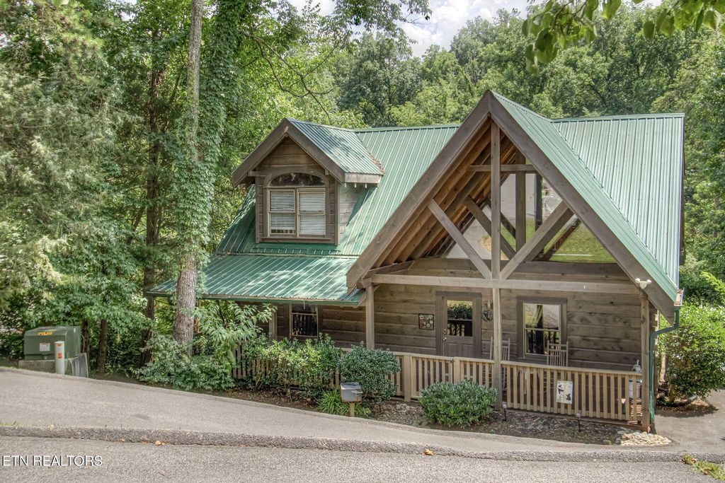 Photo of 3012 Oak Tree Way, Pigeon Forge, TN 37863 (MLS # 1307768)
