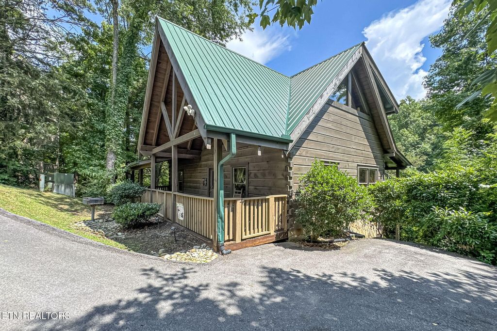 Photo of 3012 Oak Tree Way, Pigeon Forge, TN 37863 (MLS # 1307768)