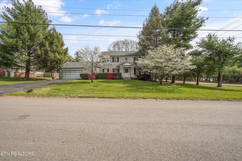 Photo of 600 Fernwood Rd, Knoxville, TN 37923 (MLS # 1336277)
