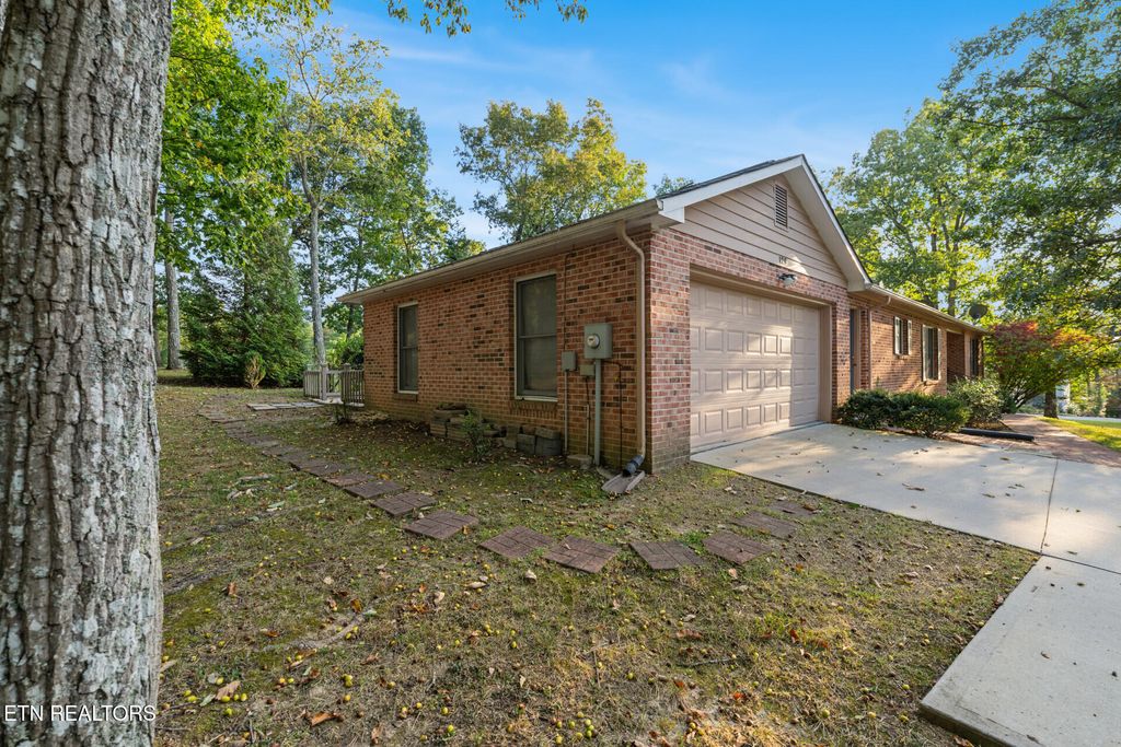 Photo of 129 Lisa Lane, Crossville, TN 38558 (MLS # 1316789)