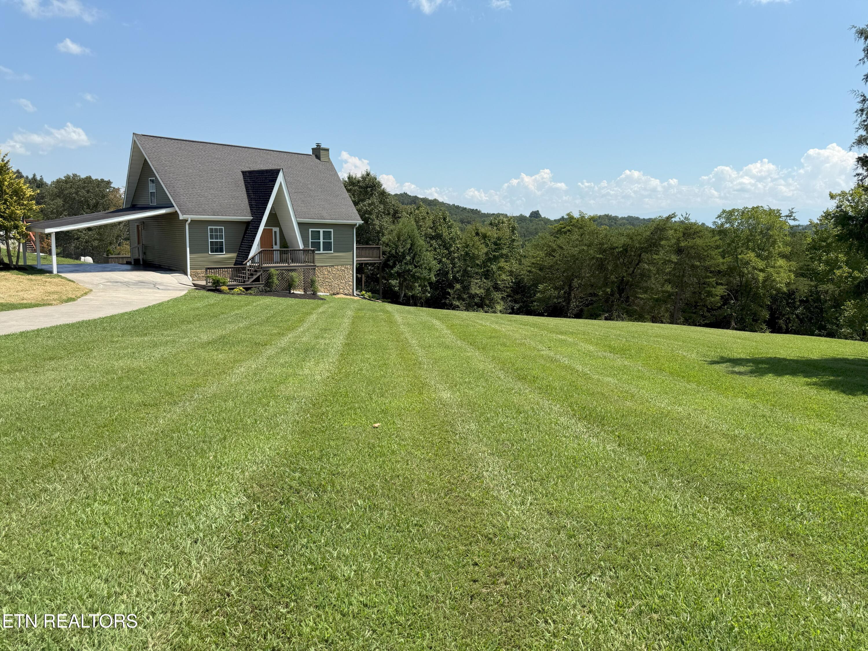 836 River Cliff Drive