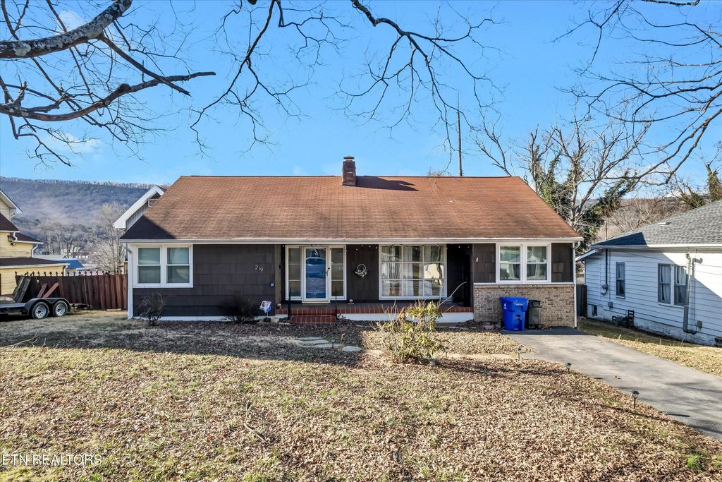 Photo of 219 N Douglas Ave, Rockwood, TN 37854 (MLS # 1291560)