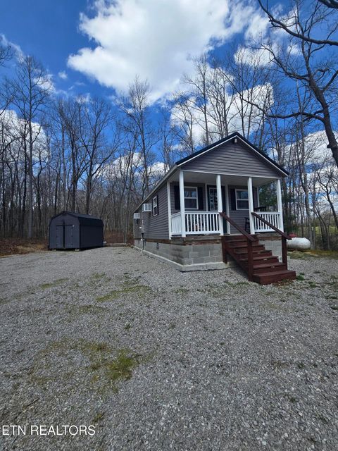 Photo of 822 Spruce Creek Drive, Jamestown, TN 38556 (MLS # 1335267)