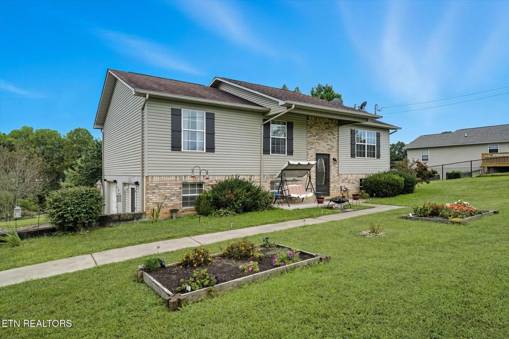 Photo of 705 Wanda Sue Court, Strawberry Plains, TN 37871 (MLS # 1317086)