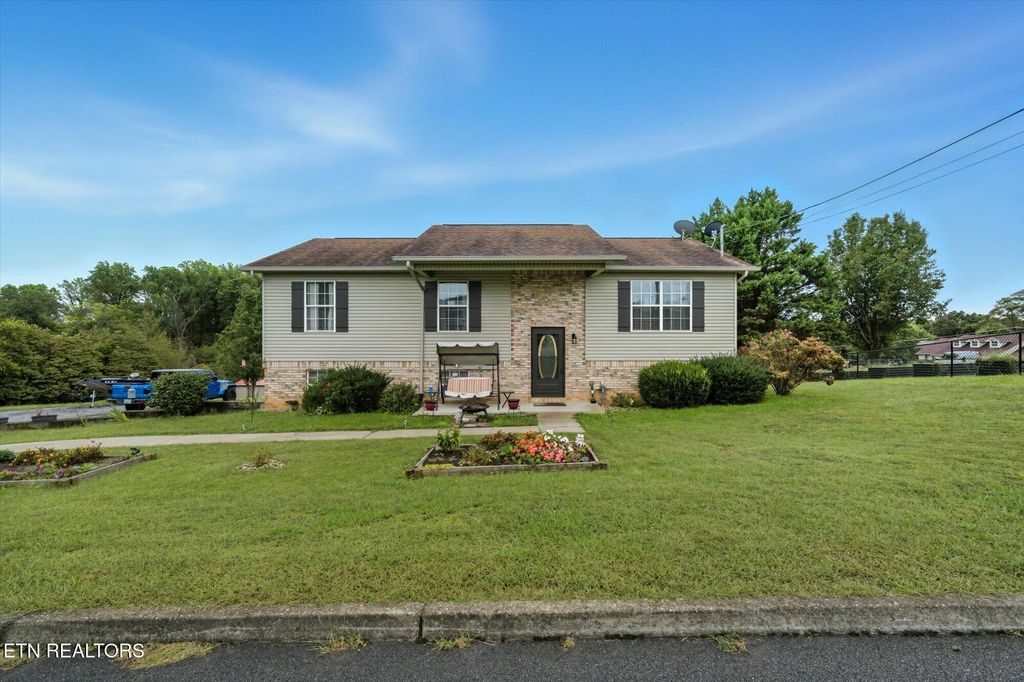 Photo of 705 Wanda Sue Court, Strawberry Plains, TN 37871 (MLS # 1317086)