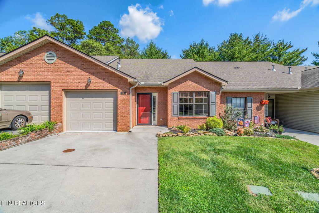 Photo of 708 Rose Garden Way, Knoxville, TN 37919 (MLS # 1318358)