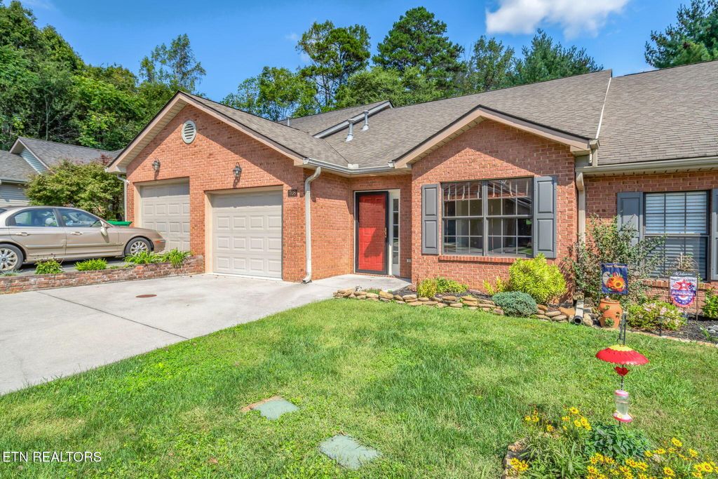 Photo of 708 Rose Garden Way, Knoxville, TN 37919 (MLS # 1318358)