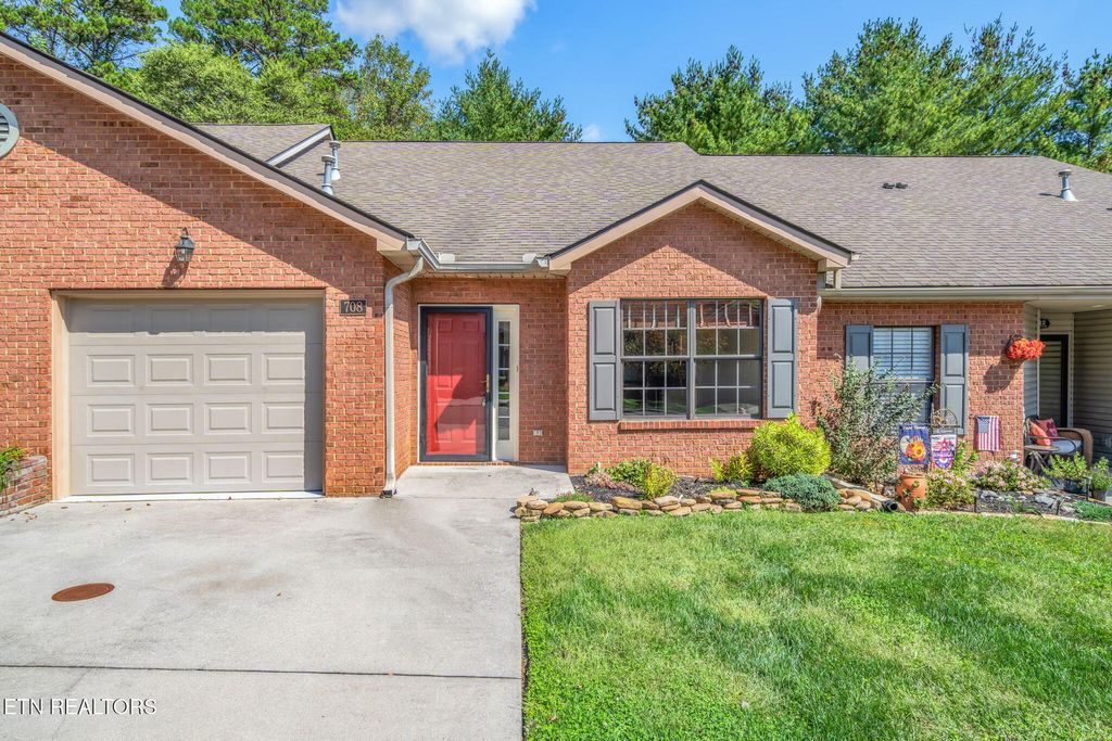 Photo of 708 Rose Garden Way, Knoxville, TN 37919 (MLS # 1318358)