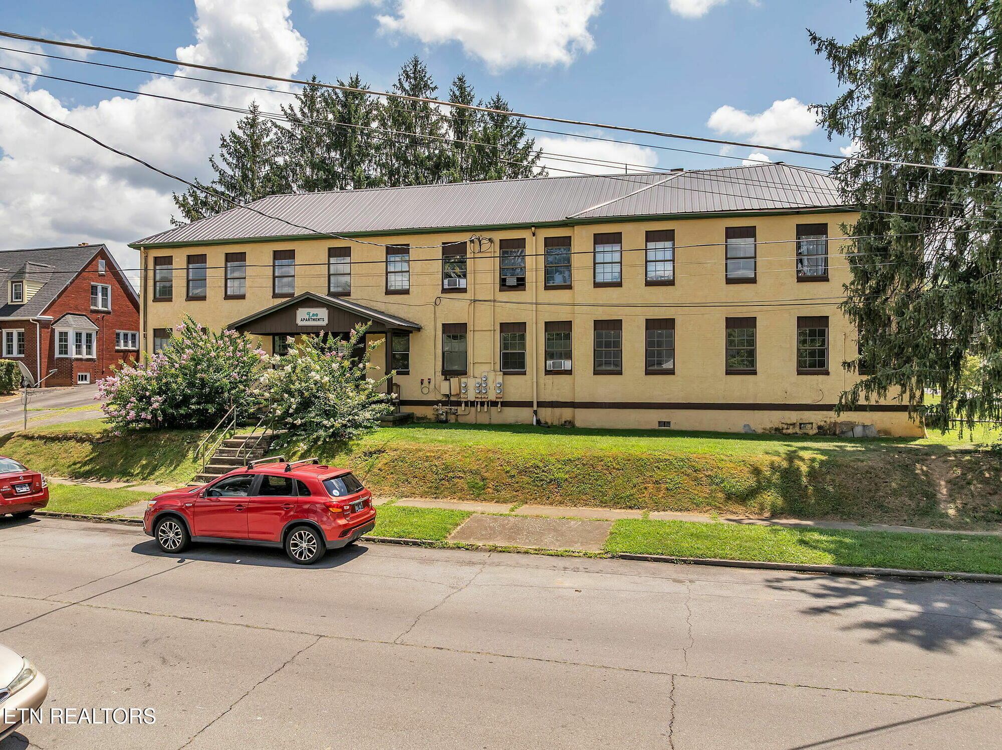 112 S Watauga Ave